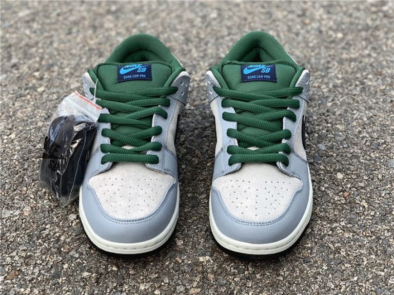 nike dunk sb low maple leaf central park