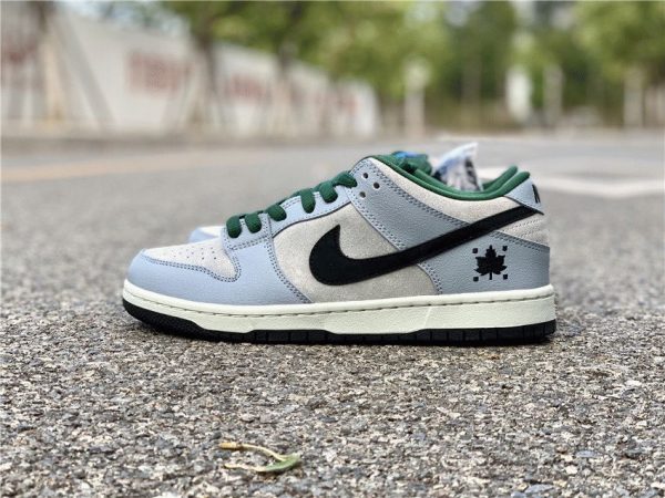 Nike Dunk Low Premium SB Maple Leaf shoes