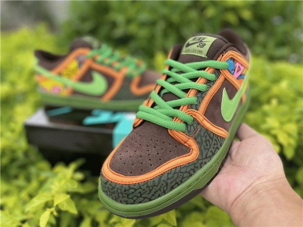 Nike Dunk SB Low De La Soul brown