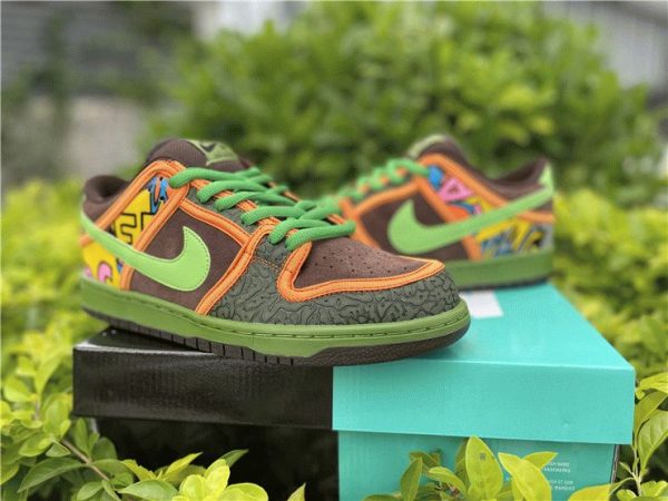 Nike Dunk SB Low De La Soul print