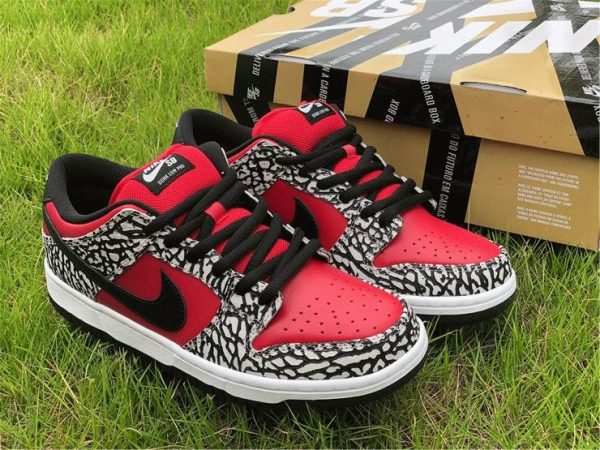 Nike Dunk SB Low Supreme Red Cement mudguard