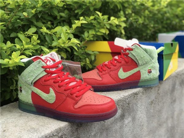 Nike SB Dunk High Strawberry Cough red