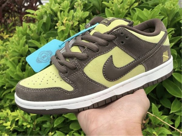 Nike SB Dunk Low Brownish Yellow close look