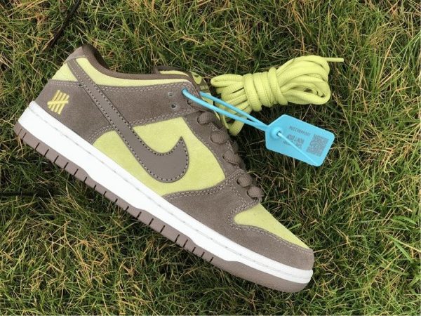 Nike SB Dunk Low Brownish Yellow panels