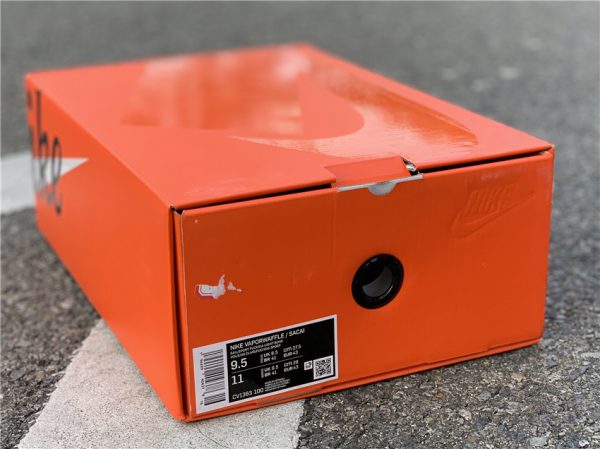 Nike VaporWaffle Sacai Sail Royal Fuchsia box
