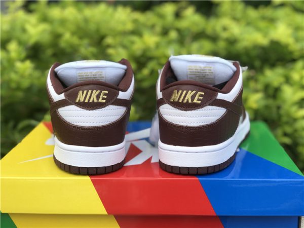 Supreme Nike SB Dunk Low gold heel