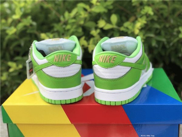 Supreme SB Dunk Low Green Stars gold heel