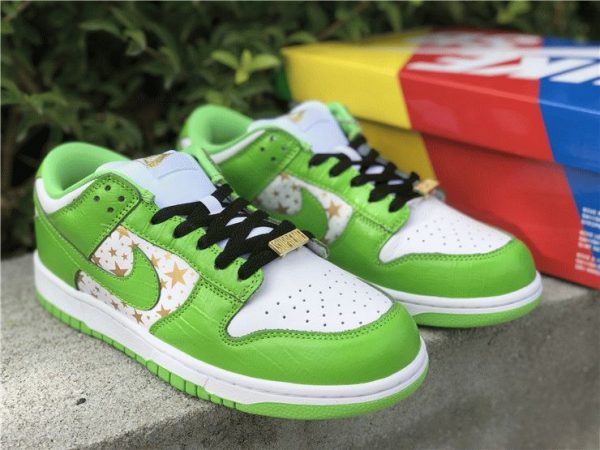 Supreme SB Dunk Low Green Stars release