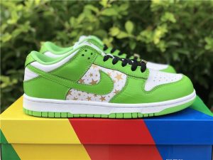 Supreme x Nike SB Dunk Low Mean Green Stars