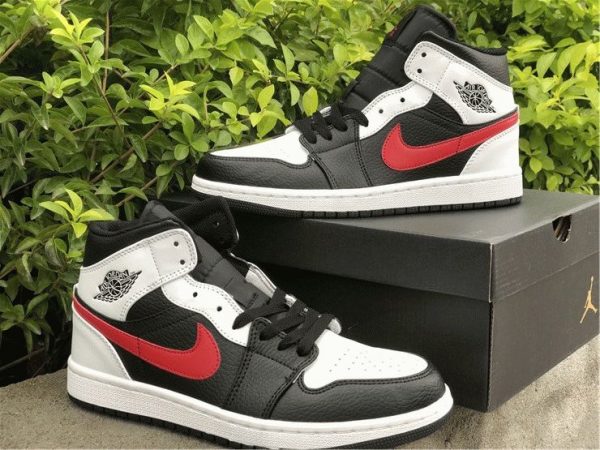 Air Jordan 1 Mid Chicago Bulls 2020