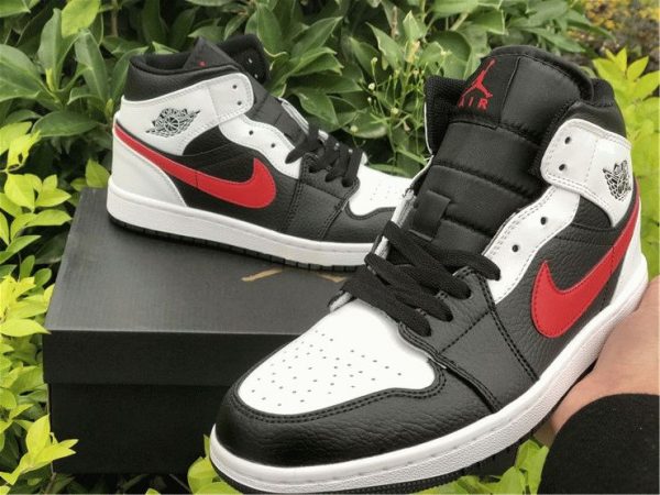 Air Jordan 1 Mid Chicago Bulls black white