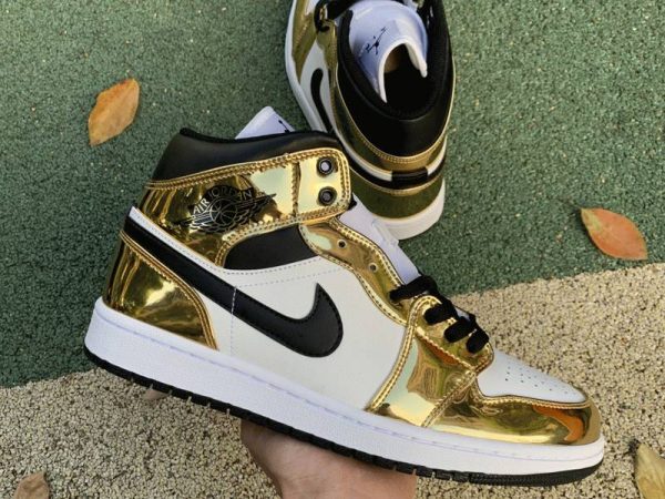 Air Jordan 1 Mid SE Metallic Gold close look