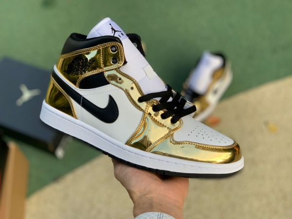 Air Jordan 1 Mid SE Metallic Gold mudguard