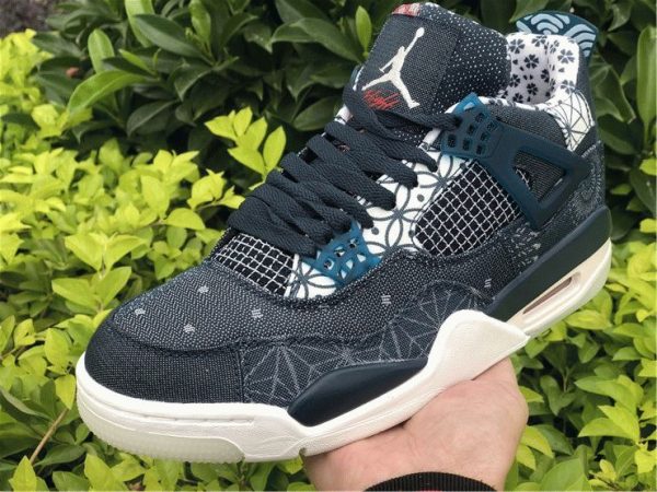 Air Jordan 4 SE Deep Ocean on hand