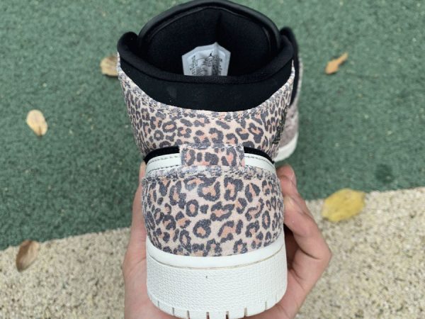 GS Air Jordan 1 Mid SE Cheetah heel