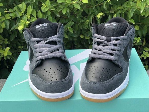 Nike SB Dunk Zoom Low Dark Grey tongue