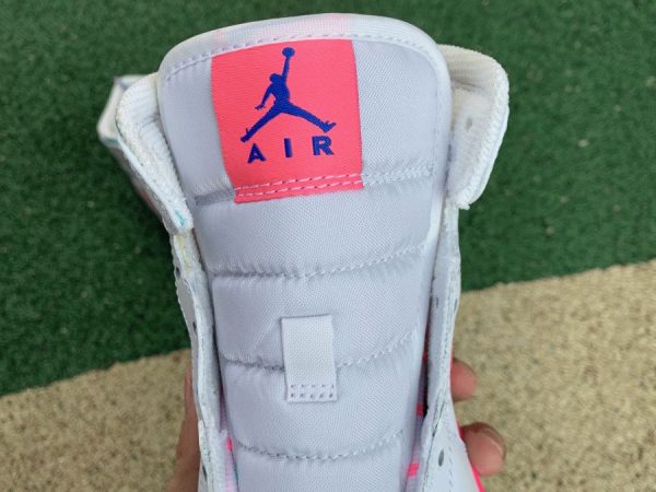 Air Jordan 1 Mid GS Digital Pink tongue