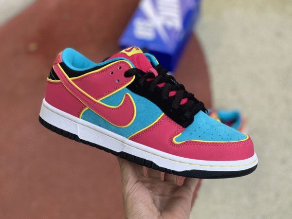 Nike Dunk SB Low Ms Pacman mudguard