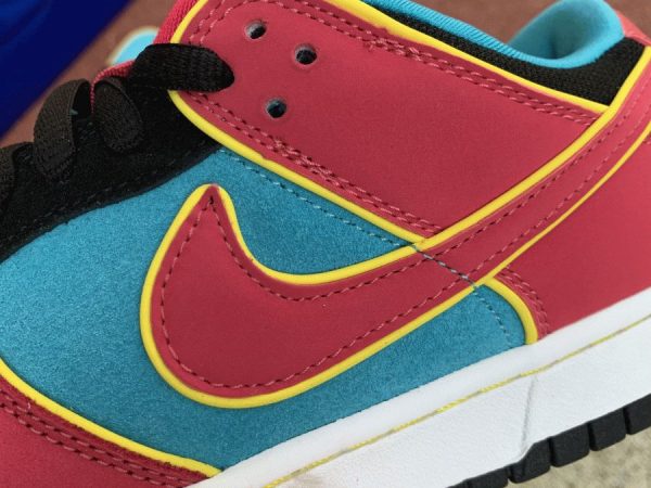 Nike Dunk SB Low Ms Pacman red swoosh