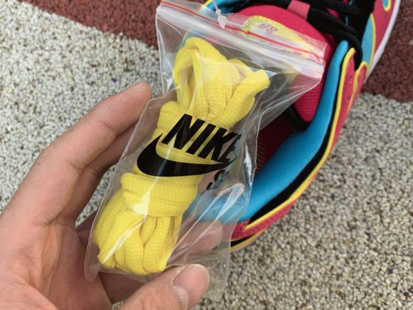 Nike Dunk SB Low Ms Pacman shoelace