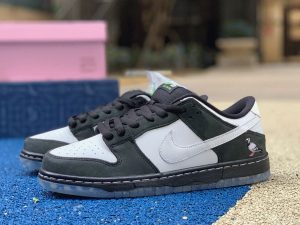 Nike SB Dunk Low Staple Panda Pigeon