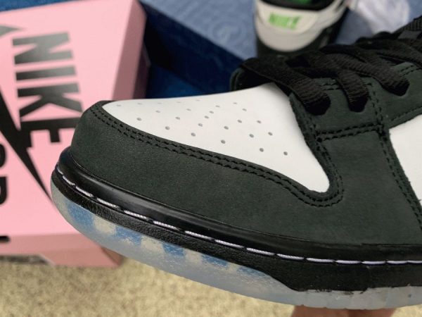 Nike SB Dunk Low Staple Panda Pigeon forefont