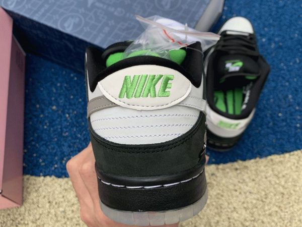 Nike SB Dunk Low Staple Panda Pigeon green heel