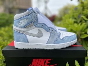 Air Jordan 1 High OG Hyper Royal