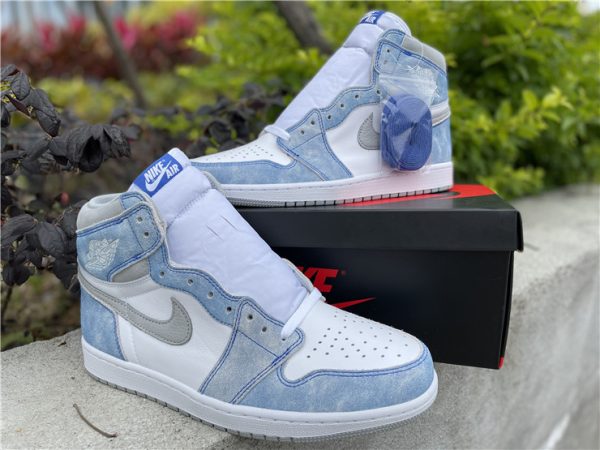 Air Jordan 1 High OG Hyper Royal on sale