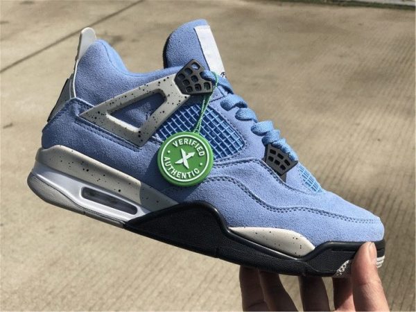 Air Jordan 4 SE University Blue on hand