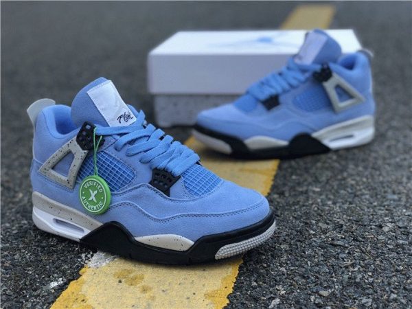 Air Jordan 4 SE University Blue overall