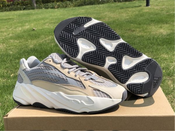 GY7924 adidas Yeezy Boost 700 V2 Cream bottom