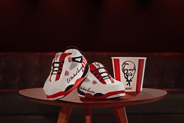Nikes Jordan 4 KFC