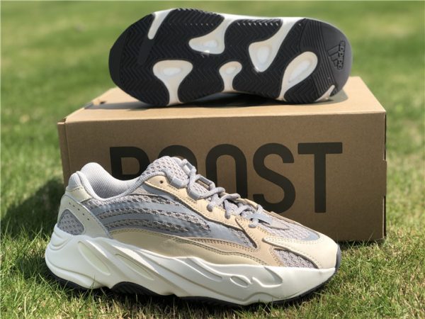 new GY7924 adidas Yeezy Boost 700 V2 Cream sneaker