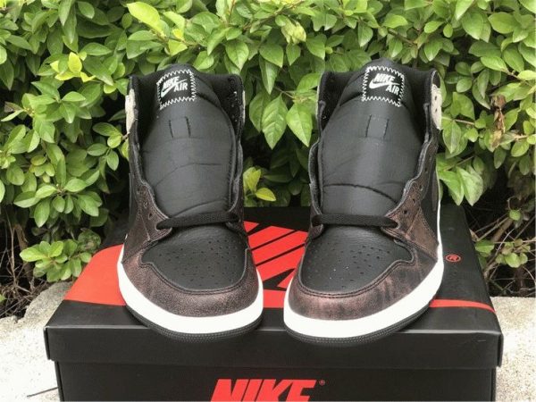 Air Jordan 1 Retro High OG Patina vamp