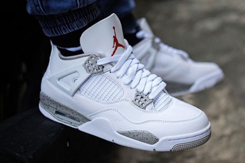 Air Jordan 4 White Oreo on feet