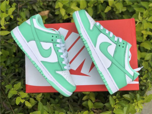 Wmns Nike Dunk Low Green Glow panel