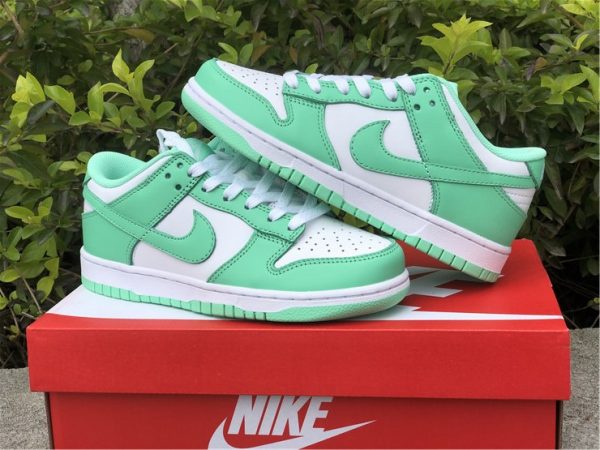 Wmns Nike Dunk Low Green Glow white