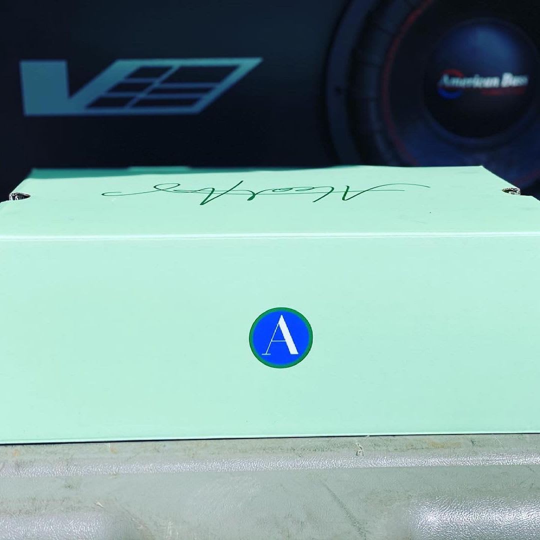 Aleali May Air Jordan 14 Low outside box