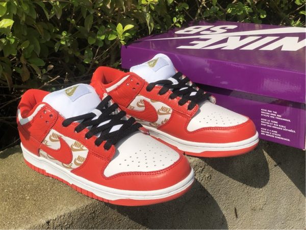 Supreme x Nike SB Dunk Low Red White mudguar