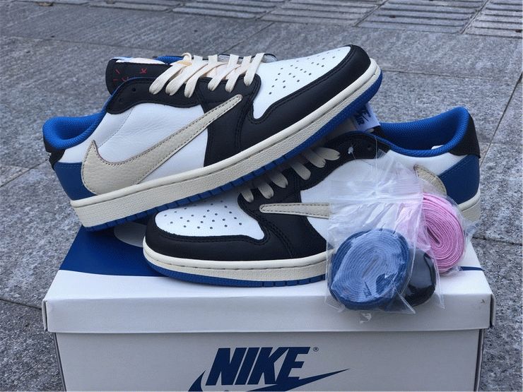 Travis Scott Fragment Air Jordan 1 with shoelaces