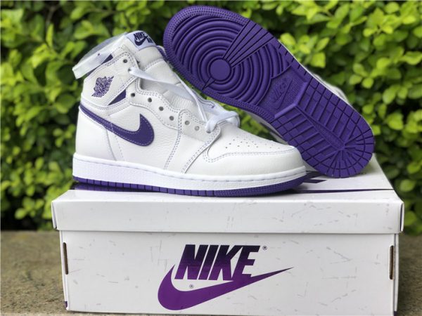 Air Jordan 1 Retro High Court Purple underfoot