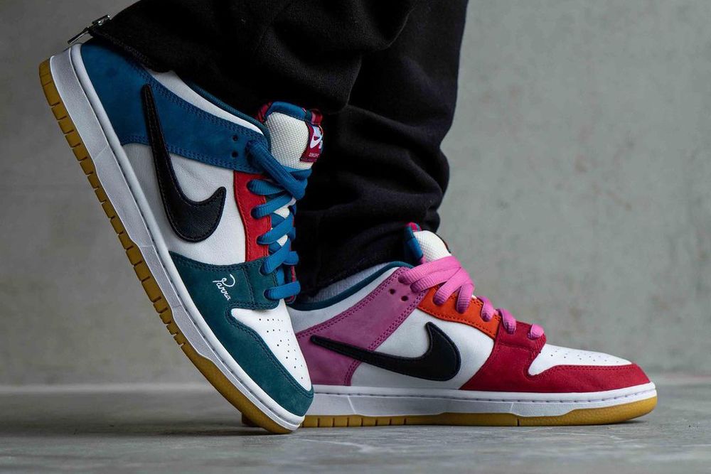 Asymmetrical Colorblocking Parra Nike SB Dunk Low on foot