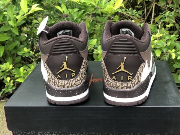 Travis Scott x Air Jordan 3 gold heel