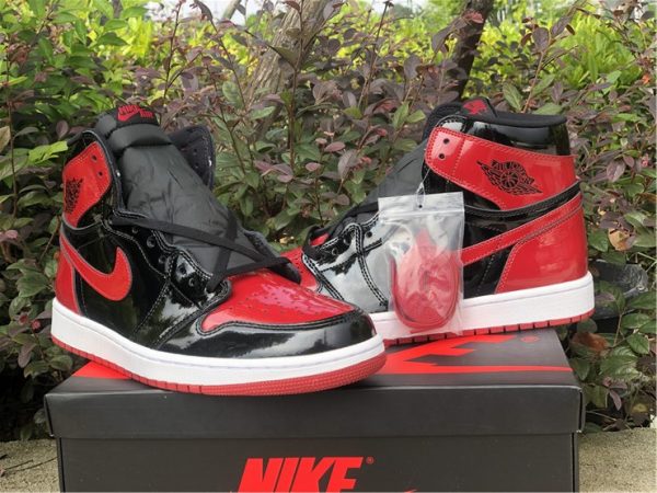 Air Jordan 1 High OG Bred Patent mudguard