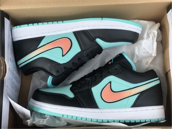 Air Jordan 1 Low SE Tropical Twist in box