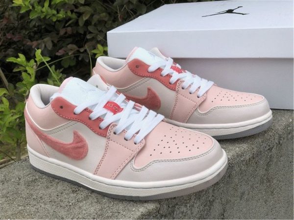 Air Jordan 1 Pink Arctic Punch Sail grey mudguard