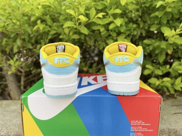 FTC x Nike SB Dunk Low Lagoon Pulse heel