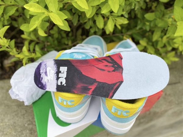 FTC x Nike SB Dunk Low Lagoon Pulse insole