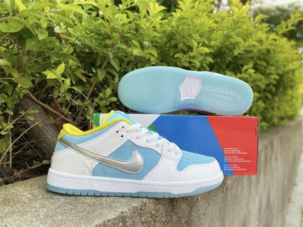 FTC x Nike SB Dunk Low Lagoon Pulse silver swoosh